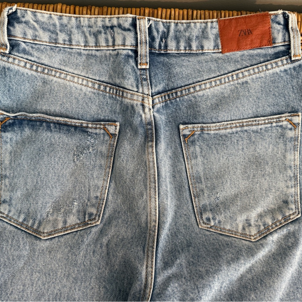 Zara High Rise Straight Jeans - Picture 2 of 4